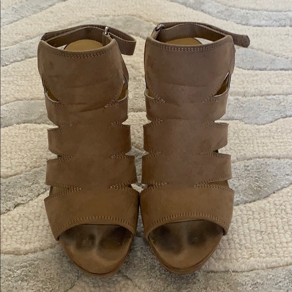 Naturalizer Shoes - Naturalizer Etta Oatmeal colored sz 8 heel